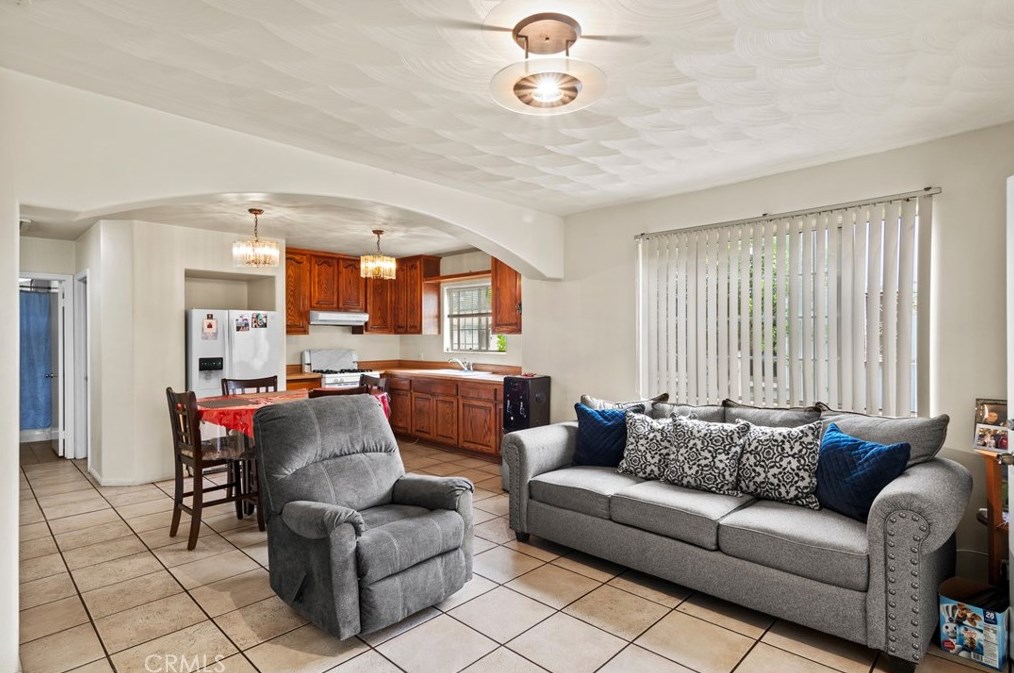 1227 Garnsey St, Santa Ana, CA 92707-1128