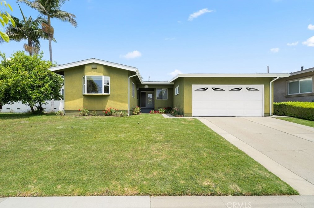 6837 La Marimba St, Long Beach, CA 90815-2449