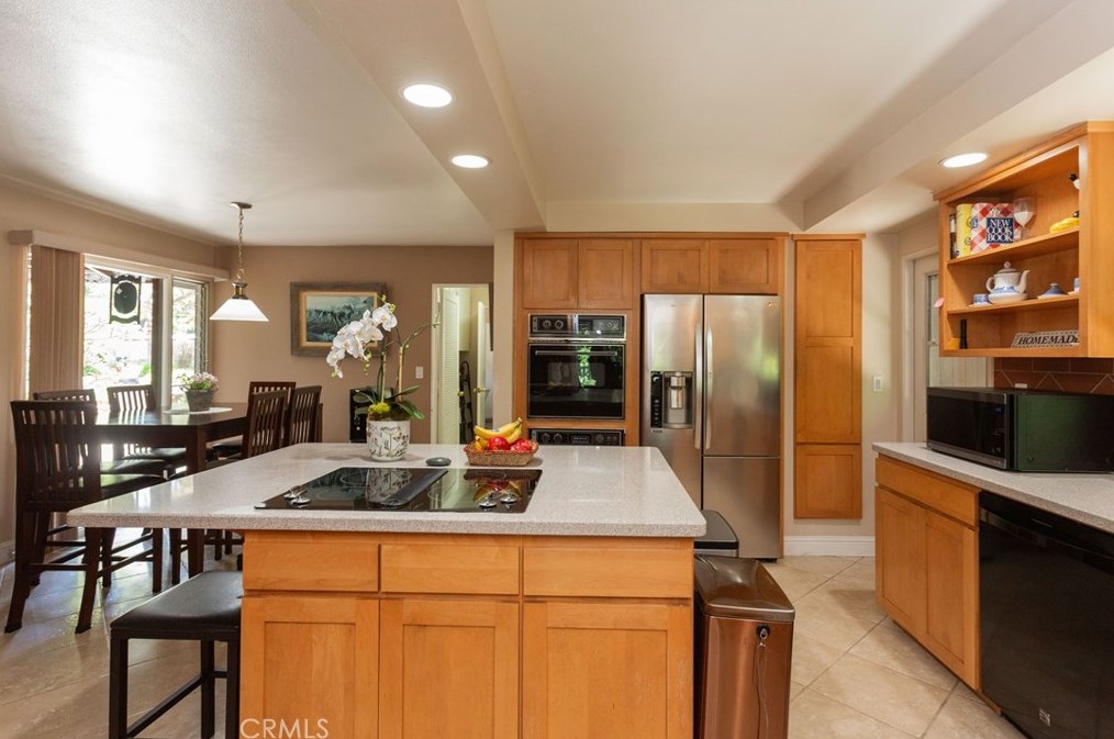 1201 Valencia Mesa Dr, Fullerton CA 92833-2219 exterior