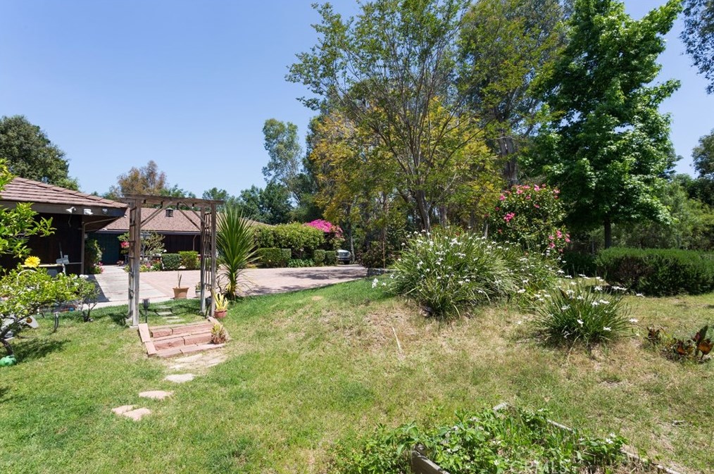 1201 Valencia Mesa Dr, Fullerton CA 92833-2219 exterior