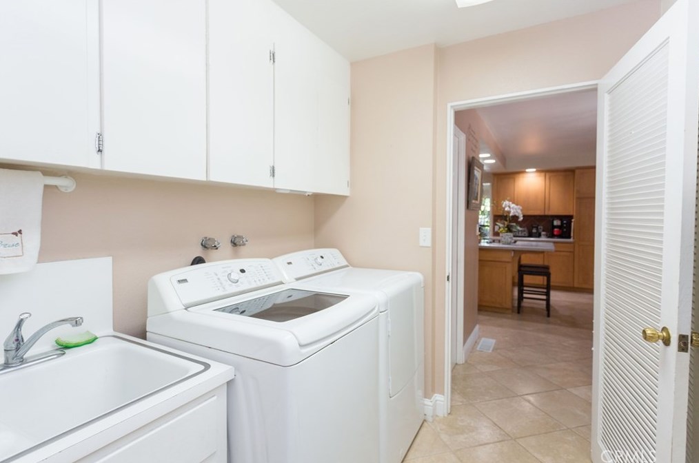 1201 Valencia Mesa Dr, Fullerton CA 92833-2219 exterior