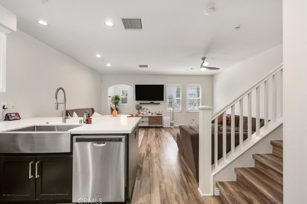 572 Melrose St, Anaheim CA  92805-4710 exterior