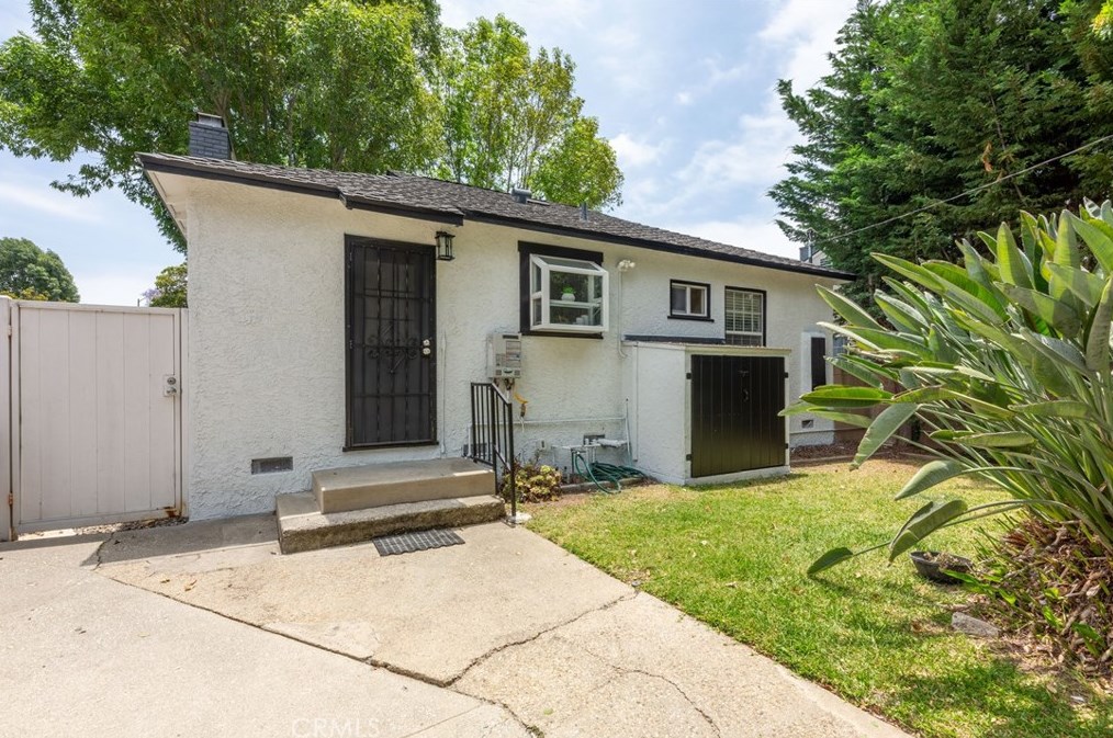 419 46 St, Long Beach CA  90807-1426 exterior