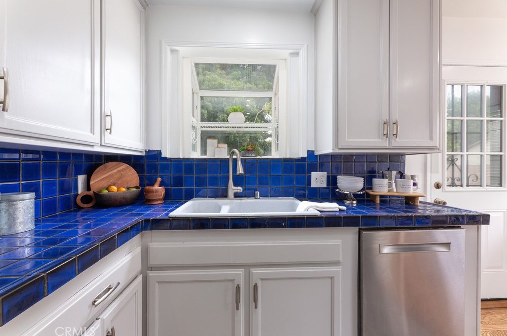 419 46 St, Long Beach CA  90807-1426 exterior