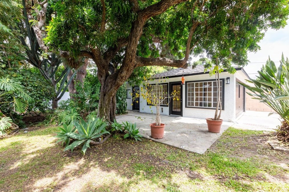 419 46 St, Long Beach CA  90807-1426 exterior