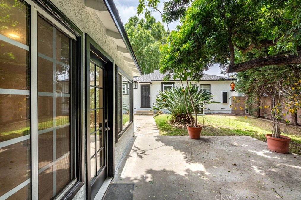 419 46 St, Long Beach CA  90807-1426 exterior