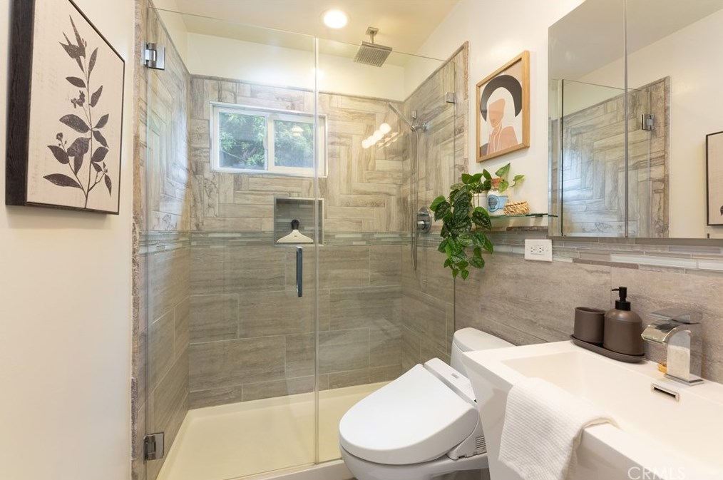 419 46 St, Long Beach CA  90807-1426 exterior