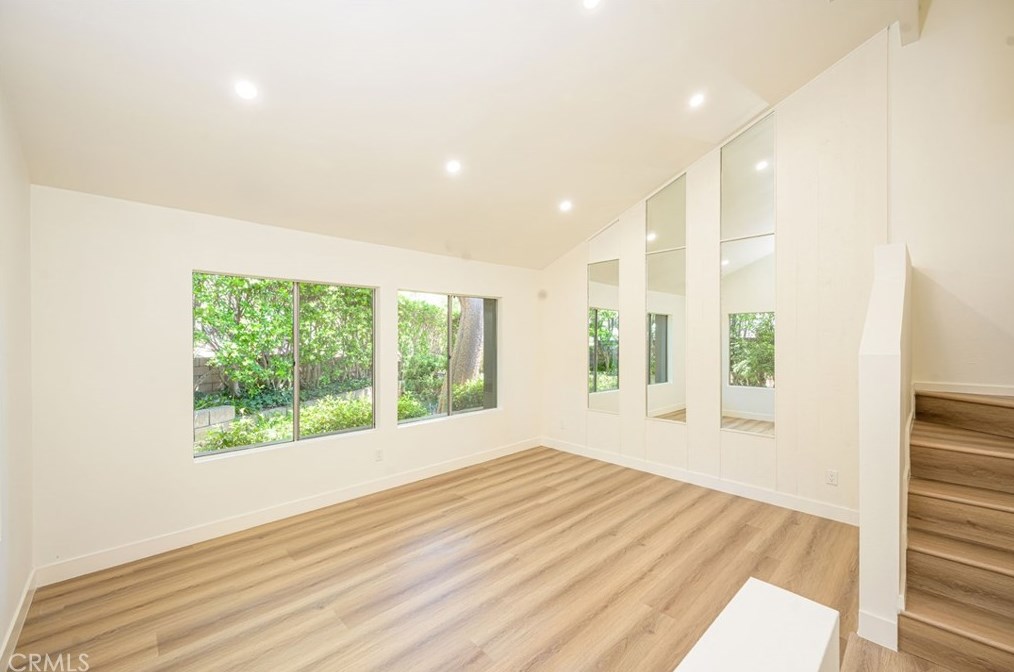 27428 Rondell St, Calabasas, CA 91301