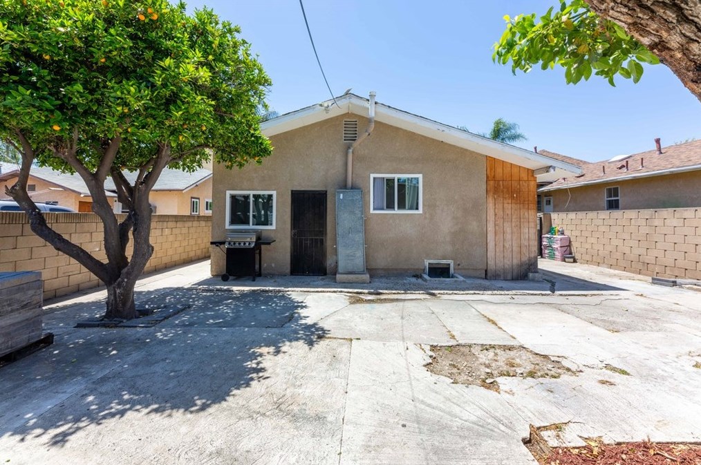414 Emily St, Anaheim CA  92805-4734 exterior