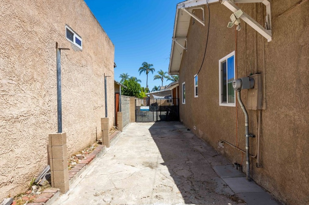 414 Emily St, Anaheim CA  92805-4734 exterior