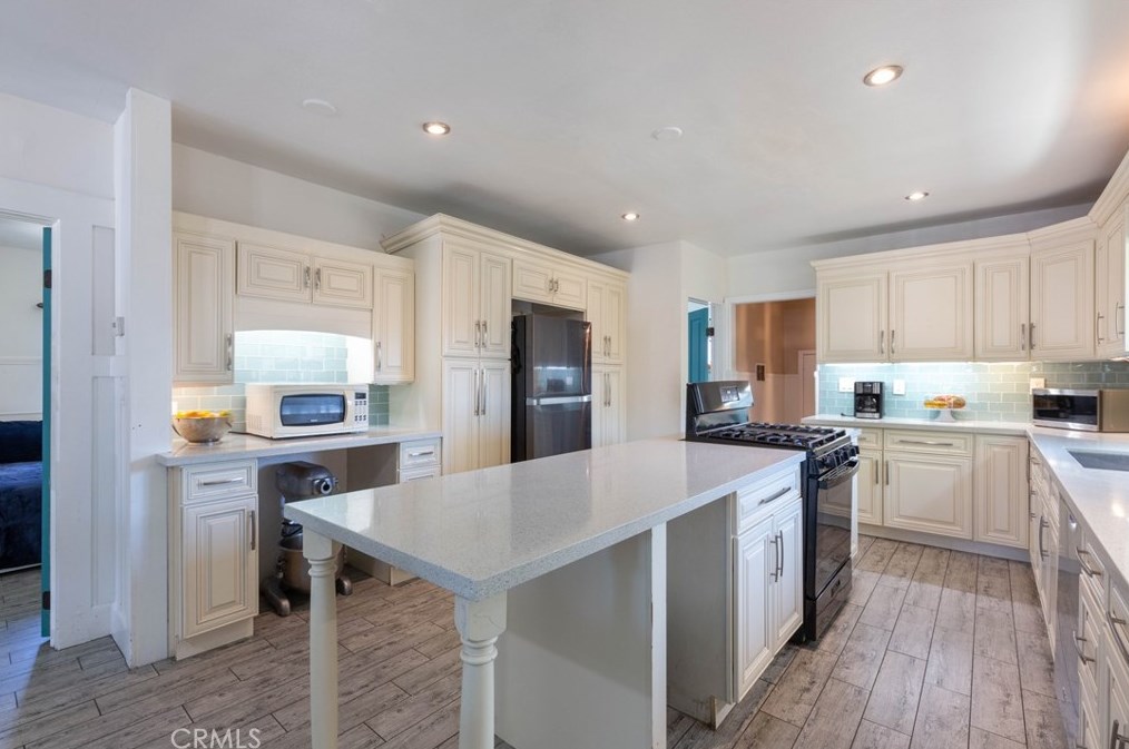 414 Emily St, Anaheim CA  92805-4734 exterior