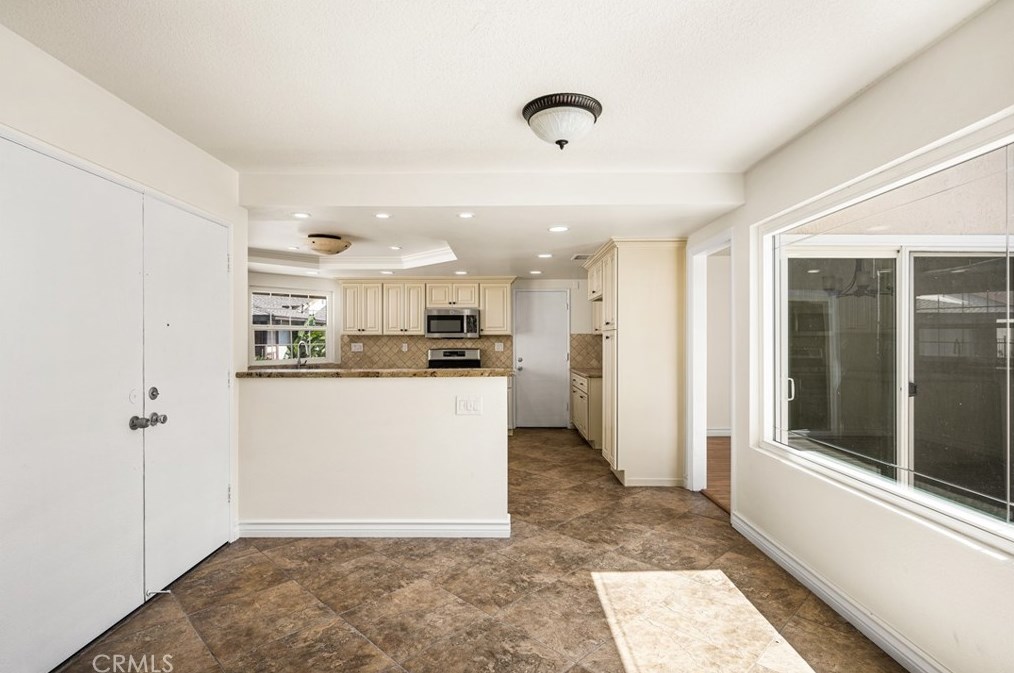 2100 Wellington Ave, Santa Ana CA 92701-3183 exterior