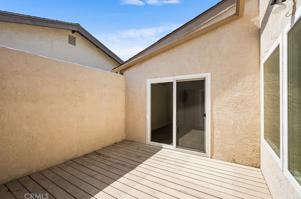 2100 Wellington Ave, Santa Ana CA 92701-3183 exterior