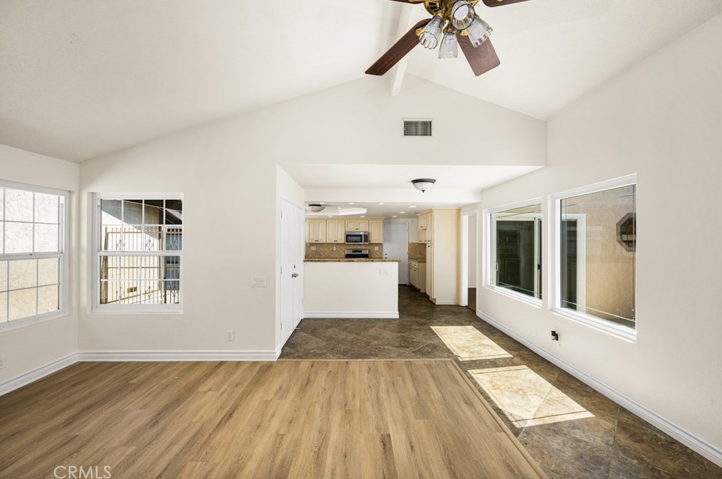 2100 Wellington Ave, Santa Ana CA 92701-3183 exterior