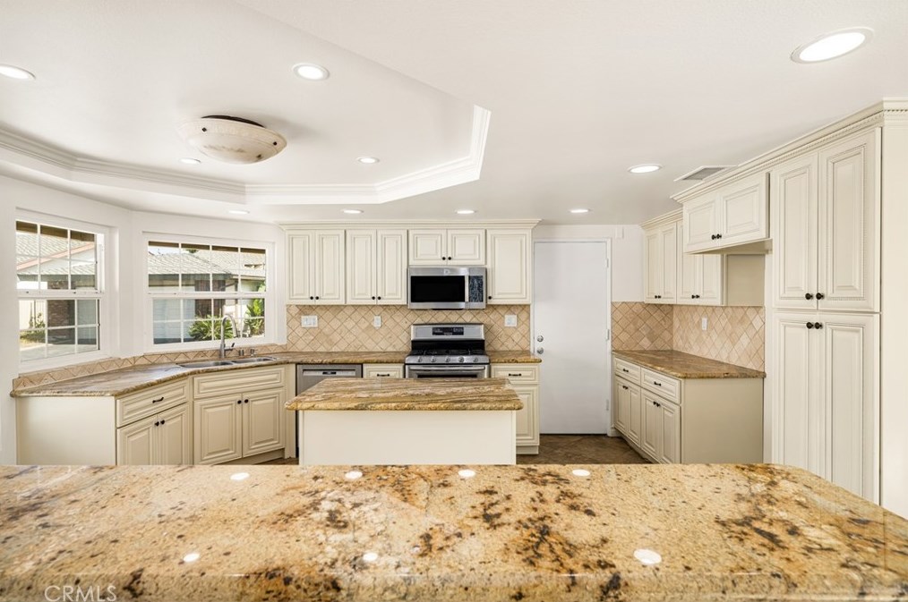 2100 Wellington Ave, Santa Ana CA 92701-3183 exterior