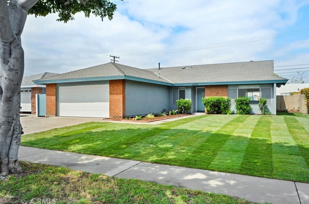 16791 Rhone Ln, Huntington Beach, CA 92647-4626