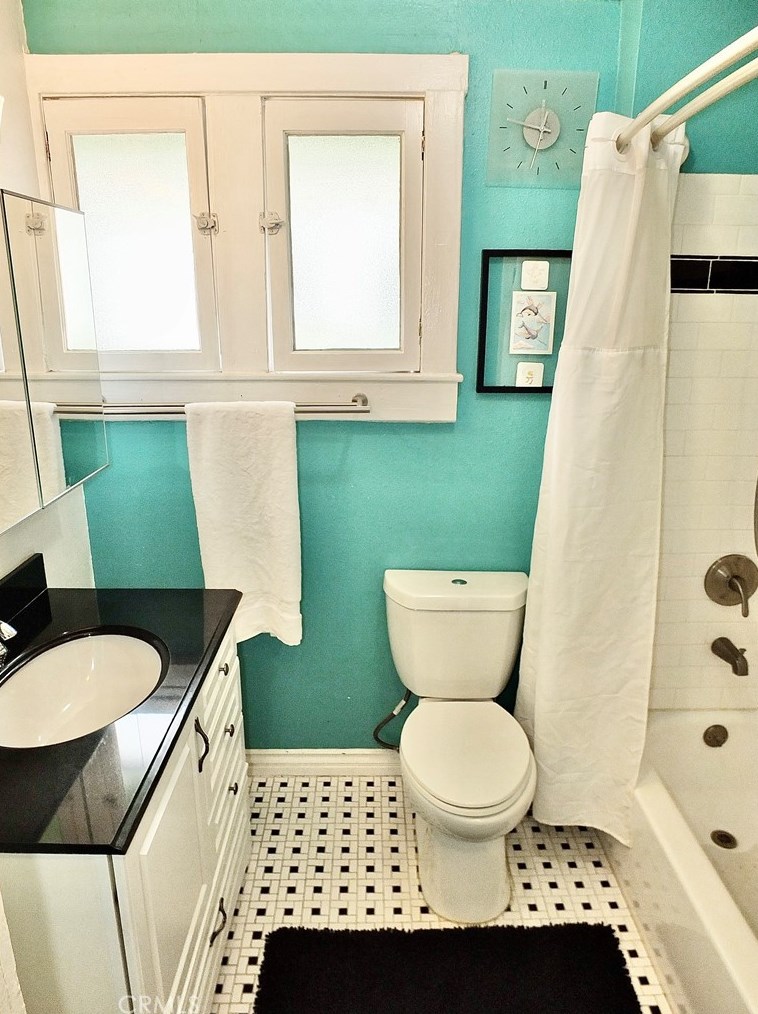 742 Toledo Walk, Long Beach CA  90813-4915 exterior