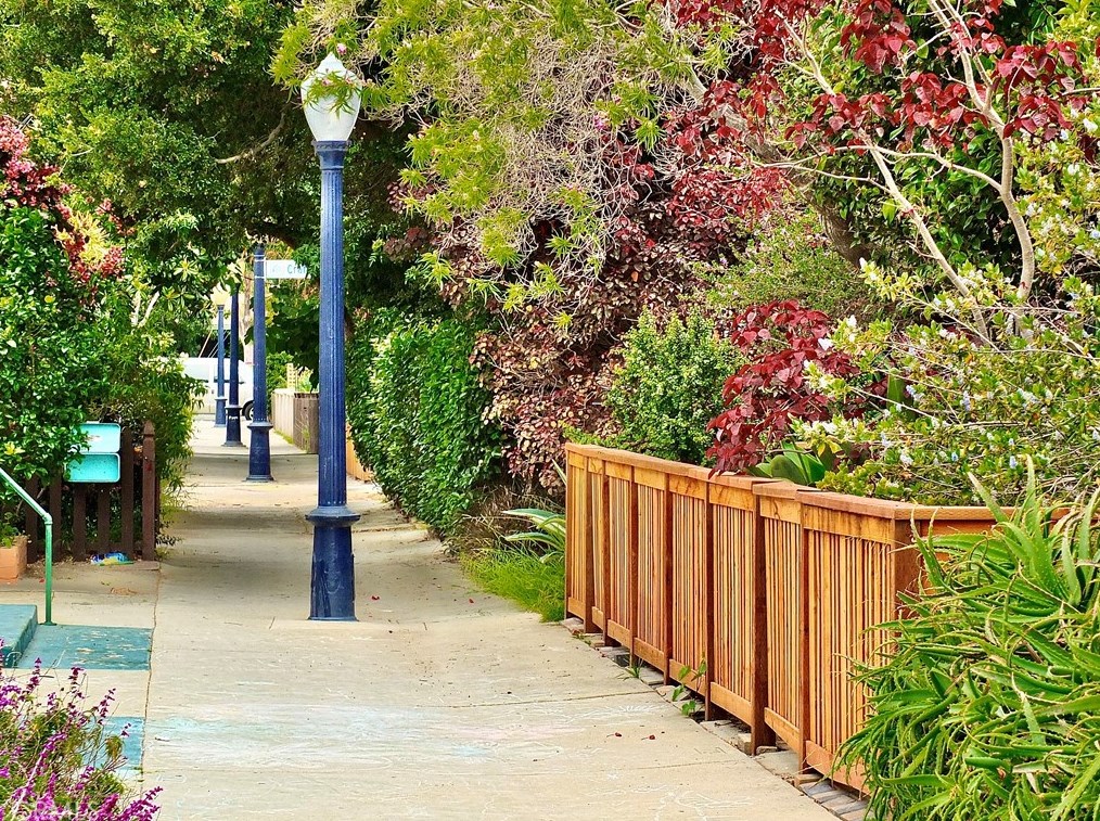 742 Toledo Walk, Long Beach CA  90813-4915 exterior