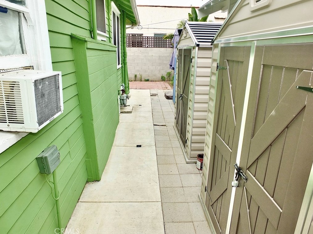 742 Toledo Walk, Long Beach CA  90813-4915 exterior