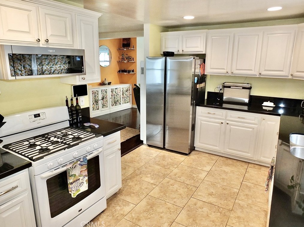 742 Toledo Walk, Long Beach CA  90813-4915 exterior