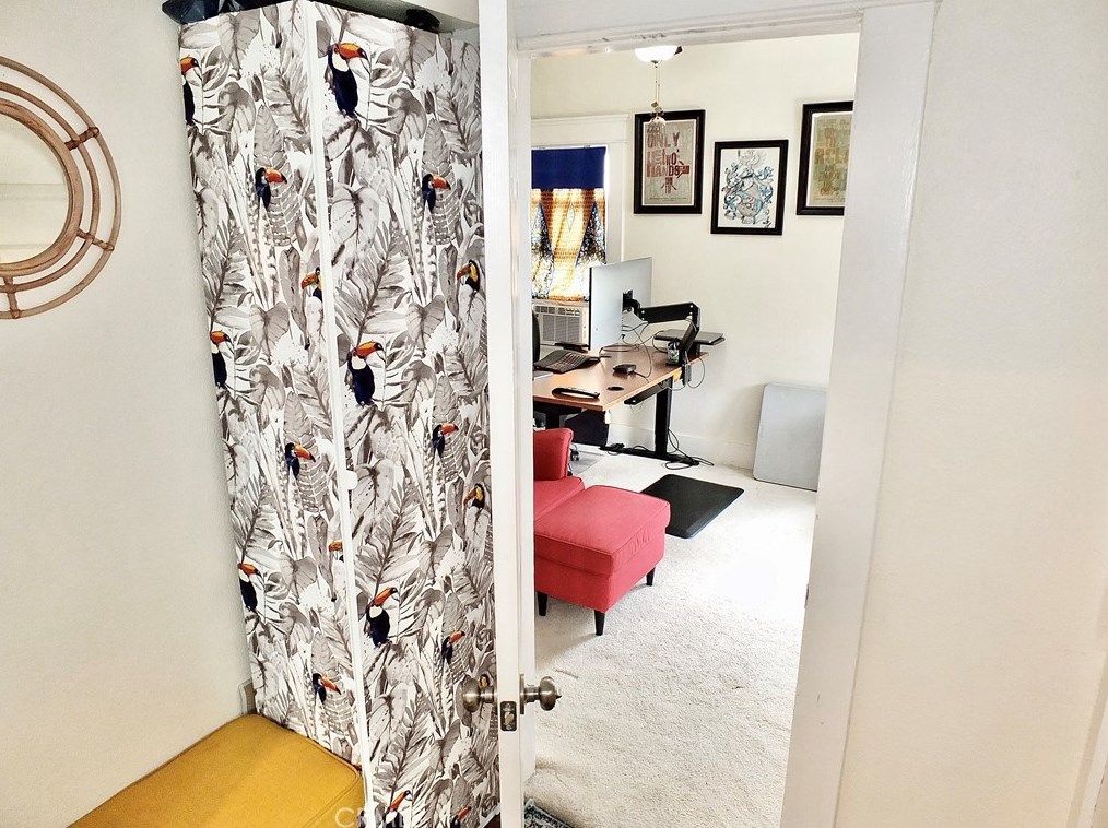 742 Toledo Walk, Long Beach CA  90813-4915 exterior