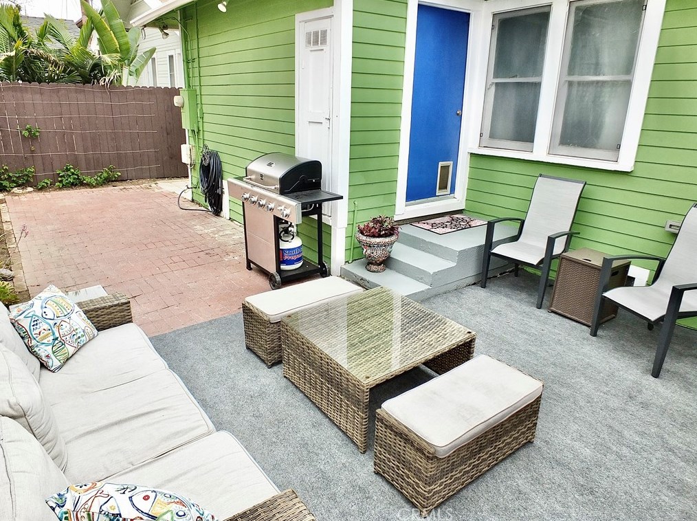 742 Toledo Walk, Long Beach CA  90813-4915 exterior