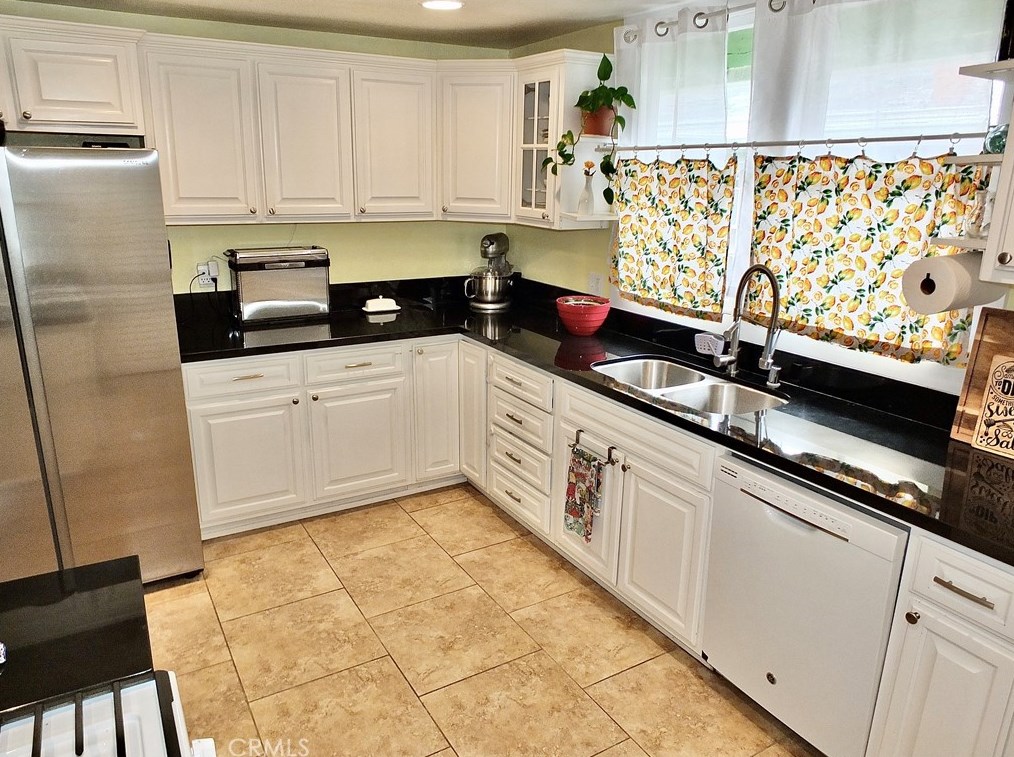 742 Toledo Walk, Long Beach CA  90813-4915 exterior