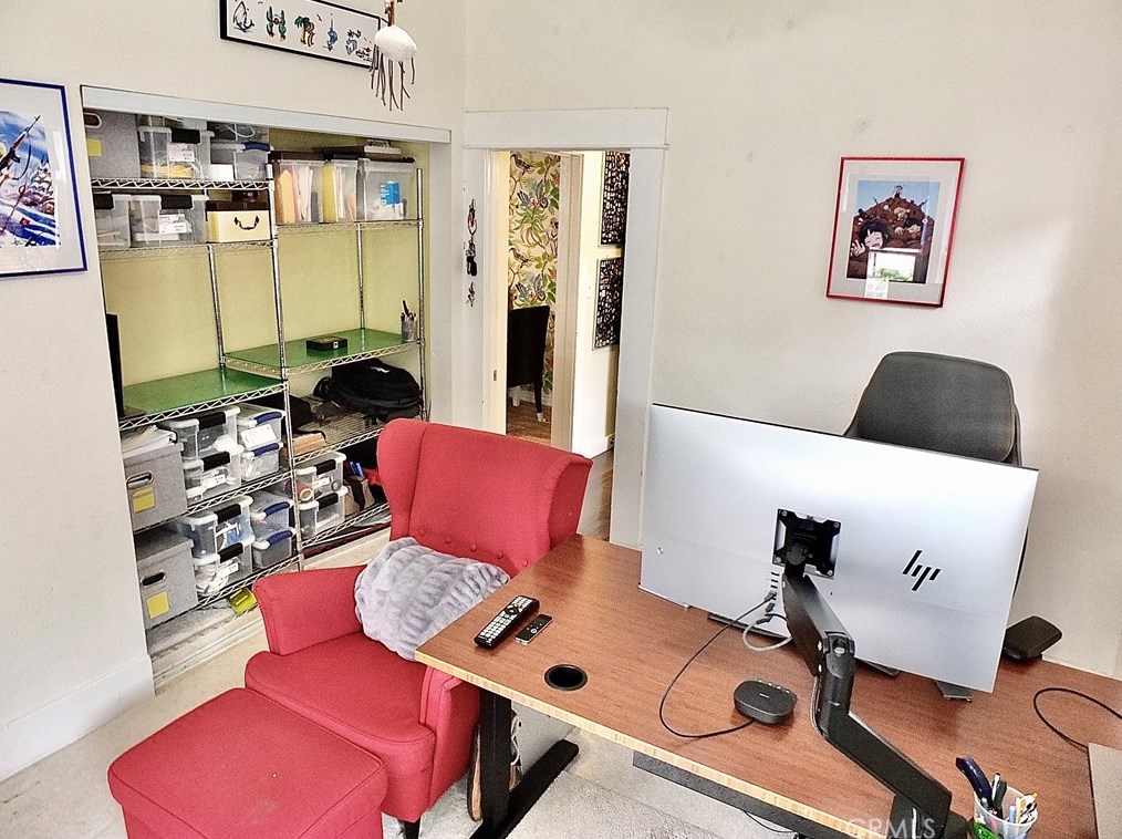 742 Toledo Walk, Long Beach CA  90813-4915 exterior