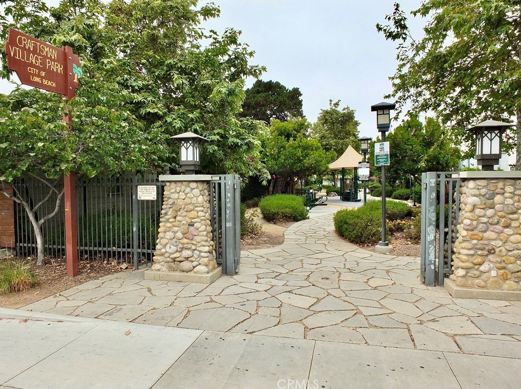 742 Toledo Walk, Long Beach CA  90813-4915 exterior