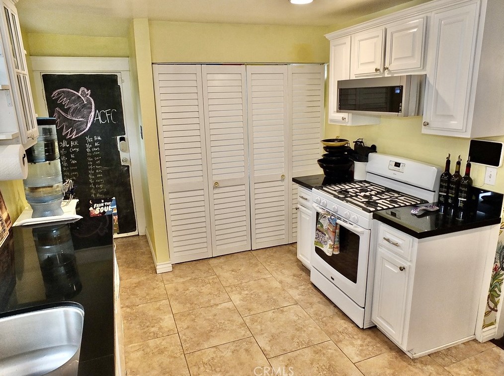 742 Toledo Walk, Long Beach CA  90813-4915 exterior