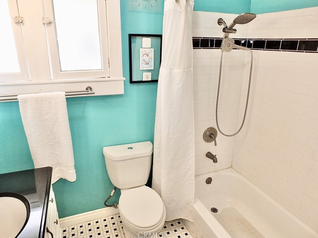 742 Toledo Walk, Long Beach CA  90813-4915 exterior