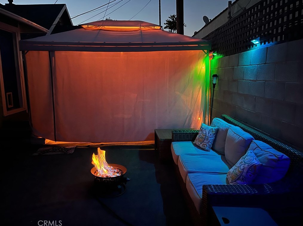 742 Toledo Walk, Long Beach CA  90813-4915 exterior