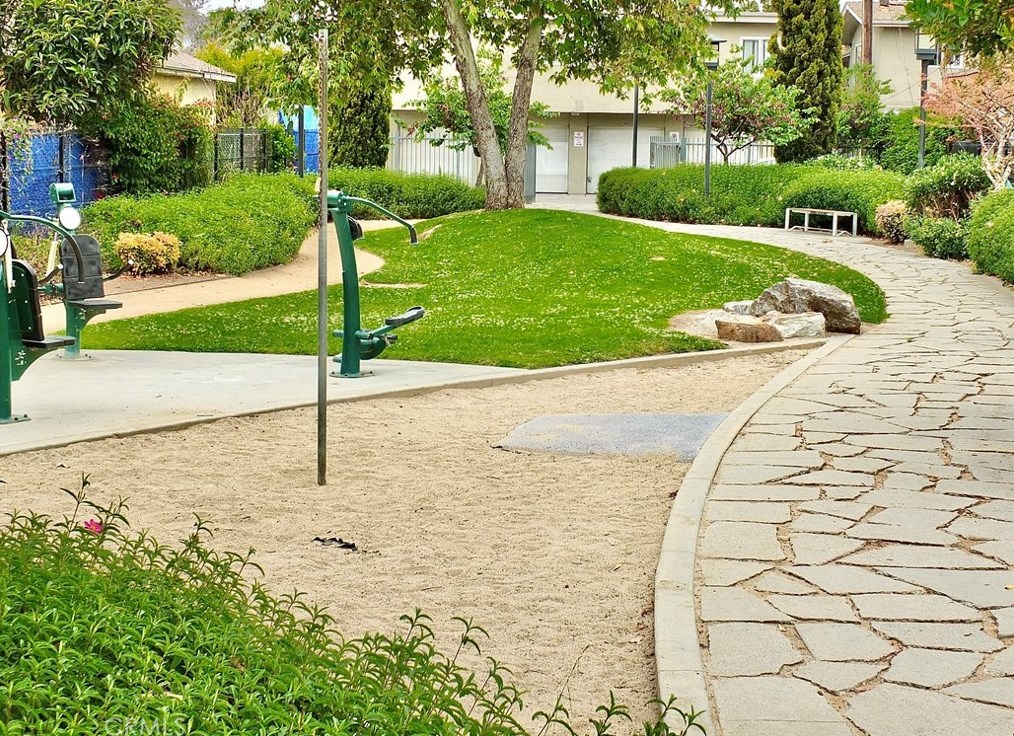 742 Toledo Walk, Long Beach CA  90813-4915 exterior