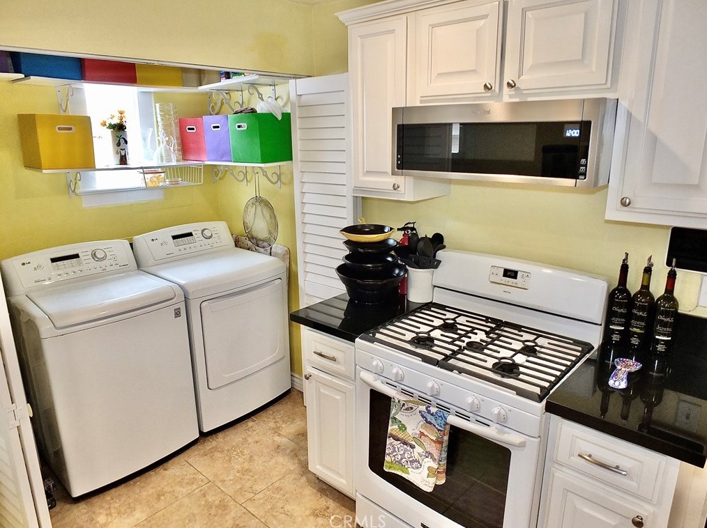 742 Toledo Walk, Long Beach CA  90813-4915 exterior