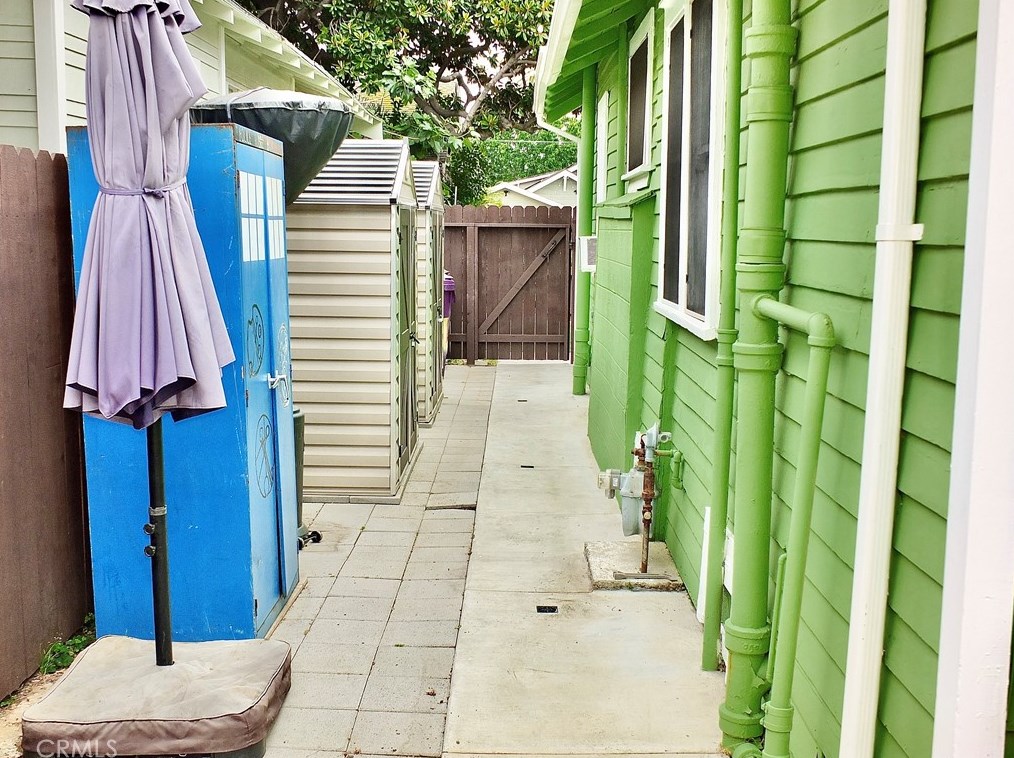 742 Toledo Walk, Long Beach CA  90813-4915 exterior