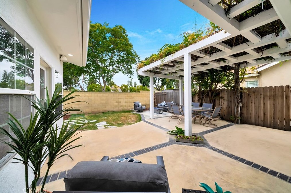 4831 Redbluff Cir, Irvine CA  92604-2475 exterior