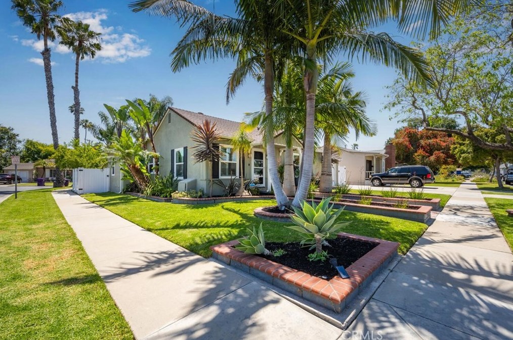 4924 Ferro St, Long Beach, CA 90815-2737