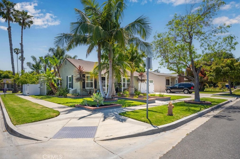 4924 Ferro St, Long Beach CA  90815-2737 exterior