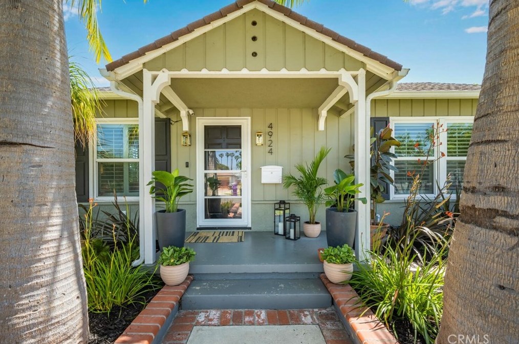 4924 Ferro St, Long Beach CA  90815-2738 exterior