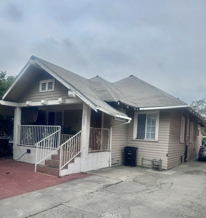 1007 42nd Pl, Los Angeles, CA 90011-3064