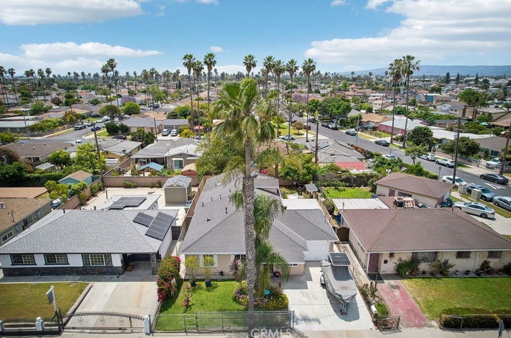 310 181st St, Long Beach, CA 90746-1815