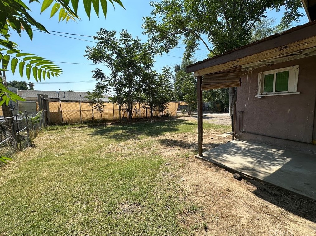 515 Crawford St, Bakersfield CA  93305-2610 exterior