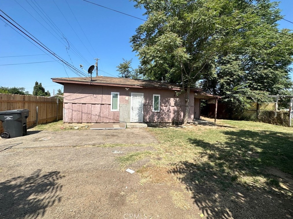 515 Crawford St, Bakersfield CA  93305-2610 exterior