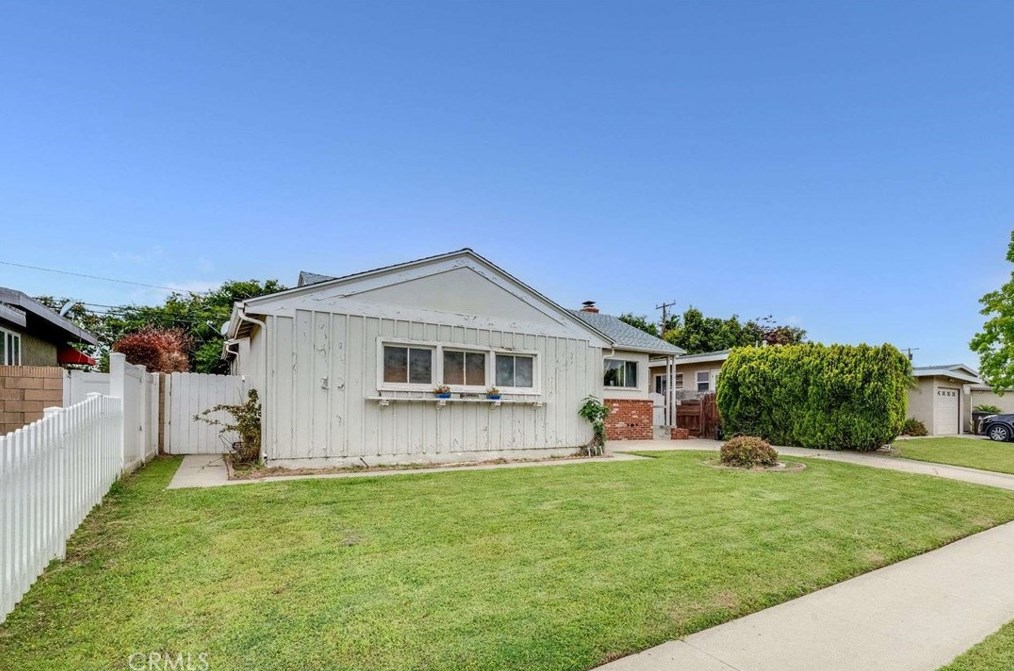 3271 Senasac Ave, Long Beach, CA 90808