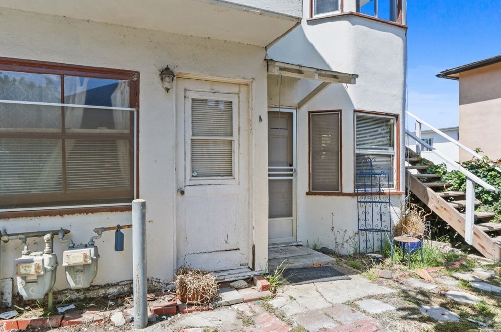 2205 Carnegie Ln, Redondo Beach, CA 90278