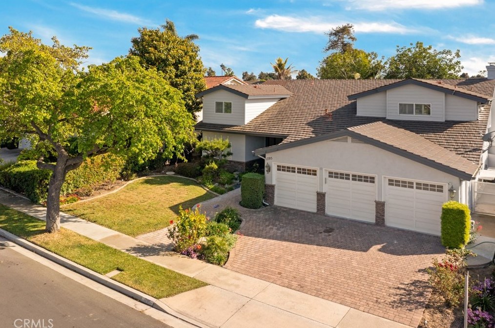 1795 Hummingbird Dr, Costa Mesa, CA 92626-4833