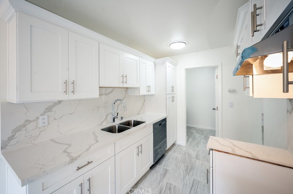 1413 7th St, Upland, CA 91786-7040