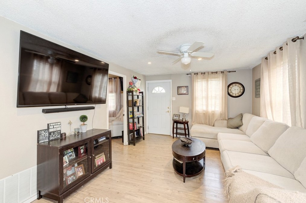 10232 Keller Ave, Riverside CA 92503-2202 exterior