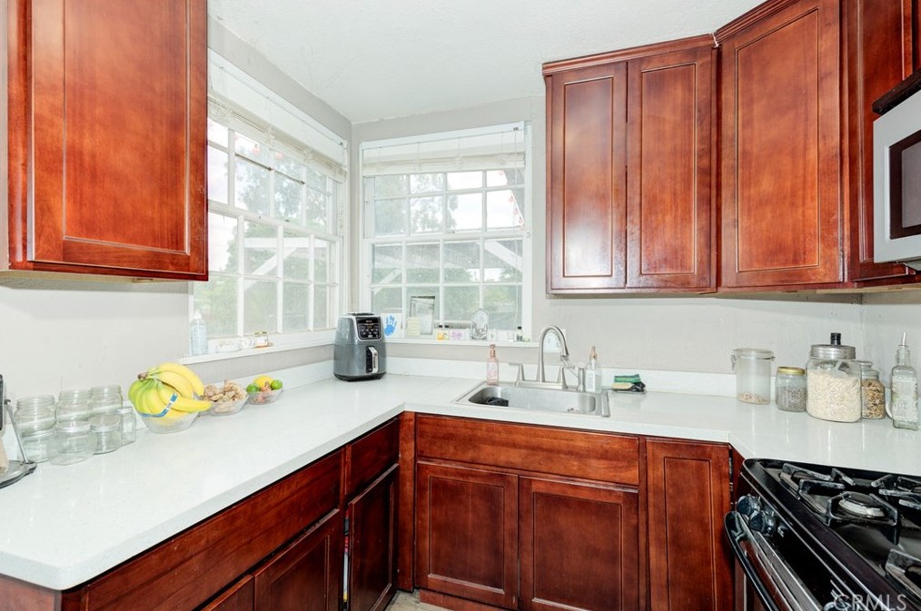 10232 Keller Ave, Riverside CA 92503-2202 exterior