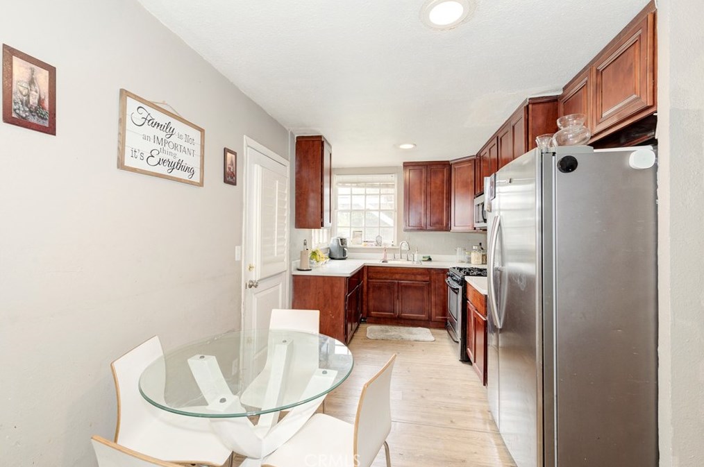 10232 Keller Ave, Riverside CA 92503-2202 exterior